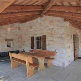 4 bedroom villa with pool near Svetvinčenat, Istria, sleeps 10
